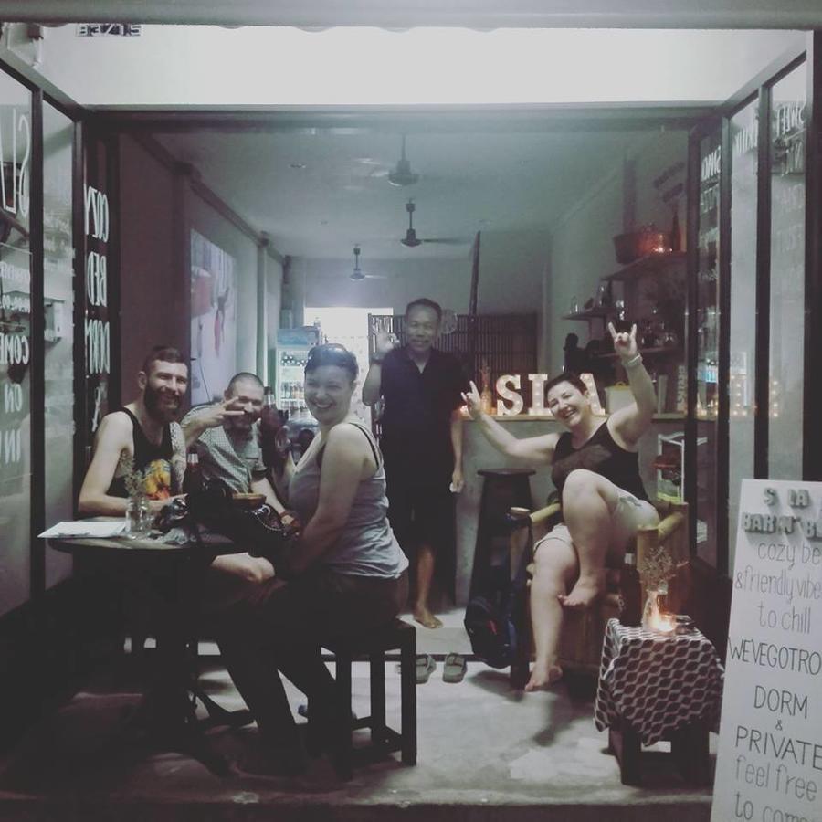 Ostello Sla Bar N'Bed Bangkok Esterno foto